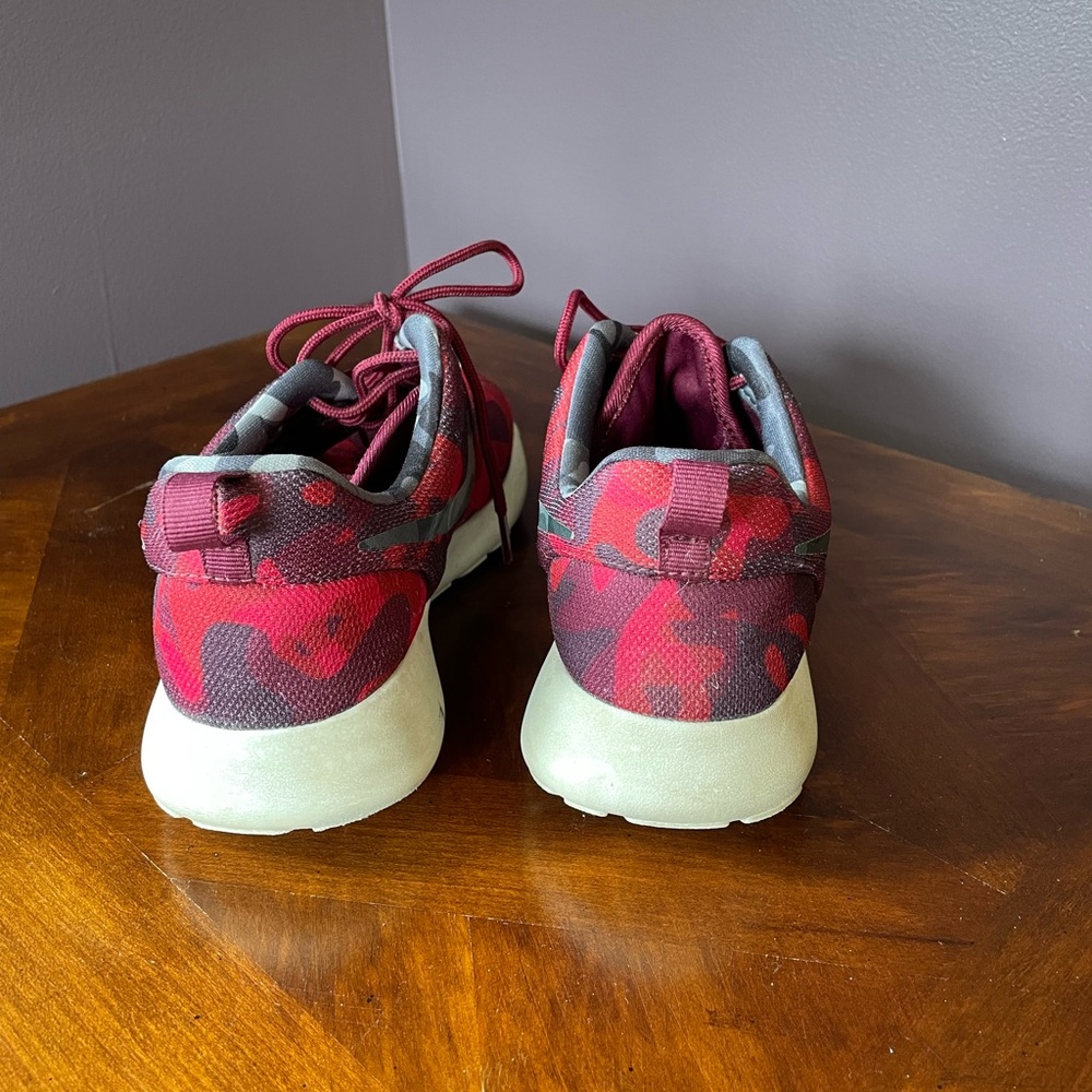 Nike Roche - Picture 7 of 7